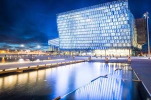 reykjavik, ijsland - 27 maart 2016 - harpa concertzaal een van de iconische plaatsen van reykjavik, ijsland. foto