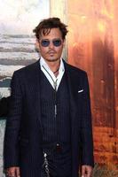 los angeles, 22 juni - johnny depp bij de wereldpremière van de eenzame boswachter bij het disney's california-avontuur op 22 juni 2013 in anaheim, ca foto