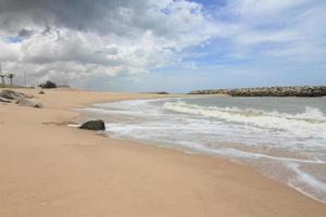 zeezand zon strand om te ontspannen in vakantie thailand foto