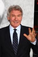 los angeles, 9 april - harrison ford arriveert op de 42-première in het chinese theater op 9 april 2013 in los angeles, ca. foto