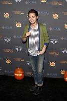 los angeles, 9 okt - thomas dekker arriveert op de 3e jaarlijkse la spokend hayride in het griffith park op 9 oktober 2011 in los angeles, ca foto