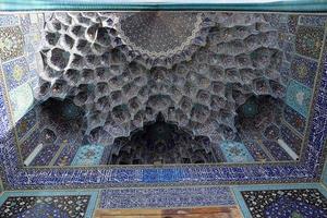imam (shah) moskee plafond in naqsh-e jahan-plein, esfahan foto