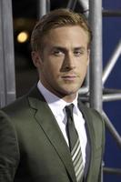 los angeles, 27 sept - ryan gosling arriveert op de ides van maart la première op de academy of motion picture arts and sciences op 27 september 2011 in beverly hills, ca foto