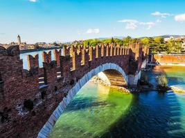 hdr castelvecchio brug ook bekend als scaliger brug in verona foto
