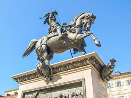 hdr bronzen paard in piazza san carlo, turijn foto
