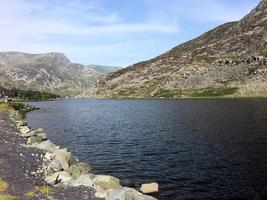 een uitzicht op het platteland van Wales in Snowdonia in de buurt van Lake Ogwen foto