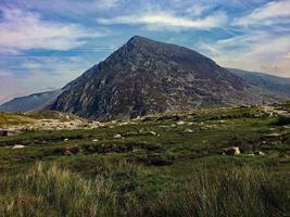 een uitzicht op het platteland van Wales in Snowdonia in de buurt van Lake Ogwen foto