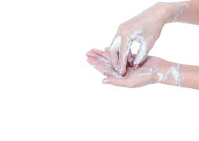 vrouw hand wassen met zeep schuim en water. hand schoon voor goede persoonlijke hygiëne om coronavirus of griepepidemie te voorkomen. procedure van handwas om ziektekiemen, virussen, bacteriën te doden. vuile handen schoonmaken. foto