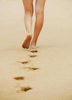 Trail blootsvoets voeten in het zand