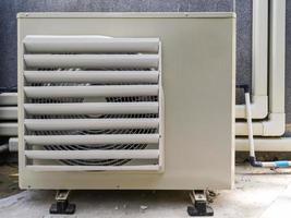 moderne compressoreenheid van het airconditionersysteem. foto