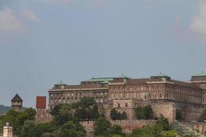 historisch koninklijk paleis in boedapest foto