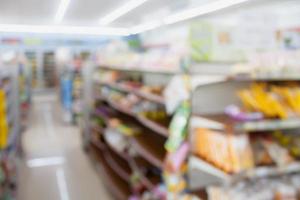 supermarkt planken onscherpe achtergrond foto