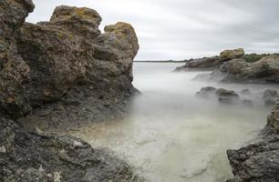 zee stapel door oceaan in gotland, Zweden
