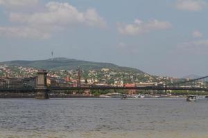 Boedapest stadspanorama met de rivier de Donau foto