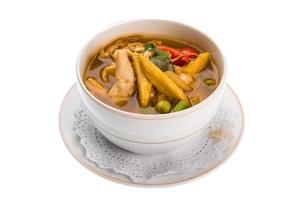 pittige Thaise kip- en maïssoep foto