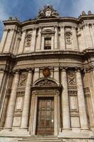 grote kerk in het centrum van Rome, Italië. foto