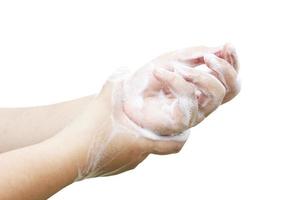 handen wassen zeep schuim geïsoleerd op een witte achtergrond met uitknippad, voorkomen ziektekiemen, bacteriën of virussen. foto