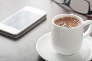 koffie en smartphone
