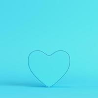 abstracte hartvorm op helderblauwe achtergrond in pastelkleuren foto