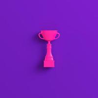 roze trofee cup op paarse achtergrond. minimalisme concept foto