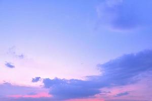 de lucht met wolken prachtige zonsondergang achtergrond foto