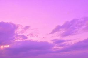 de lucht met wolken prachtige zonsondergang achtergrond foto