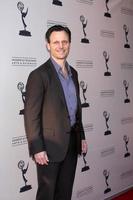 los angeles, 2 apr - tony goldwyn arriveert bij het welkom in shondaland - een avond met shonda rhimes en vrienden bij leonard h. goldenson theater op 2 april 2012 in noord hollywood, ca foto