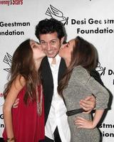 los angeles, 9 okt. haley pullos, ronnie marmo, lexi ainsworth arriveert op de avond met de sterren 2010 benefiet voor de desi geestman foundation in het boerenmarkttheater op 9 oktober 2010 foto