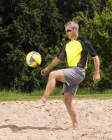 atleet strandvoetbal spelen