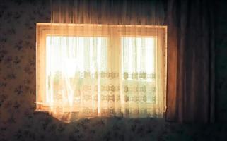 raam in zonlicht foto