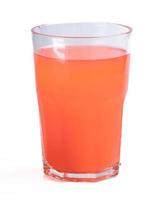 sinaasappelsapdrank gemengd met gemengd fruit in een helder glas foto