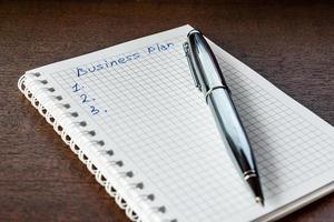 schrijf het businessplan op en schrijf in het notitieboekje