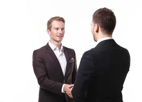 twee zakenlieden schudden elkaar de hand foto