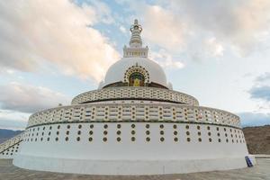 shanti stupa, leh ladakh. foto