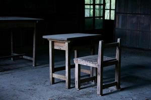 houten verlaten school