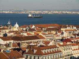 lissabon aan de rivier de Taag foto