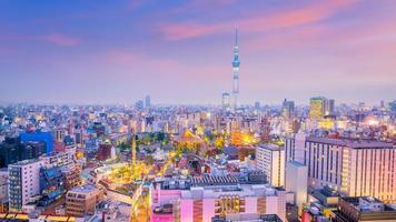 panoramafoto van de skyline van de stad tokyo foto