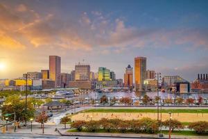 de skyline van de stad van de binnenstad van baltimore, stadsbeeld in maryland usa foto