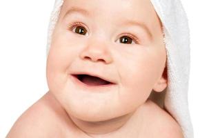 portret van een glimlachende baby foto