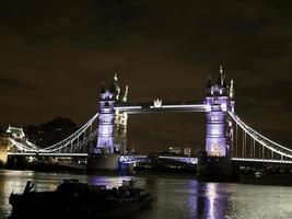 londen stad bij nacht foto