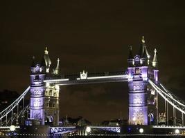 londen stad bij nacht foto