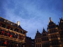 antwerpen in belgië bij nacht foto