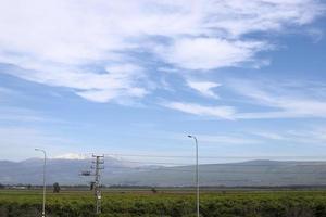 mount hermon ligt op de grens van israël, syrië en libanon foto