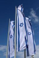 Israëlische blauwe en witte vlag met de ster van David foto