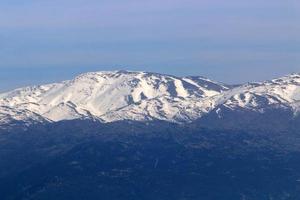 mount hermon ligt op de grens van israël, syrië en libanon foto