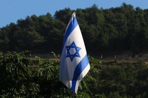 Israëlische blauwe en witte vlag met de ster van David foto