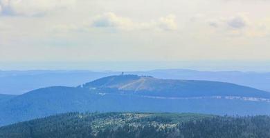 landschap panorama uitzicht vanaf de top van de berg brocken harz duitsland foto