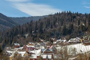 karakter van West-Oekraïne. bergen, rivieren en bossen. opvang voor oorlogsvluchtelingen. vertrek uit de bezette gebieden. oorlog in Oekraïne. foto