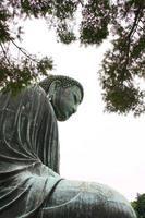 kamakura daibutsu, of grote boeddha, bronzen beeld van amida boeddha in kotokuin-tempel, kamakura, kanagawa-prefectuur, kanto-regio, japan foto