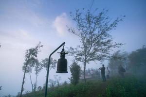 khun yuam district, maehongson provincie, thailand - 24 november 2018 - gezichtspunt van zonsopgangscène bij phu chi phor foto